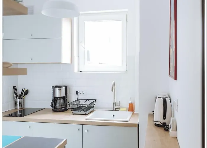 Spacious, Lovely, Bright In The Old Town *