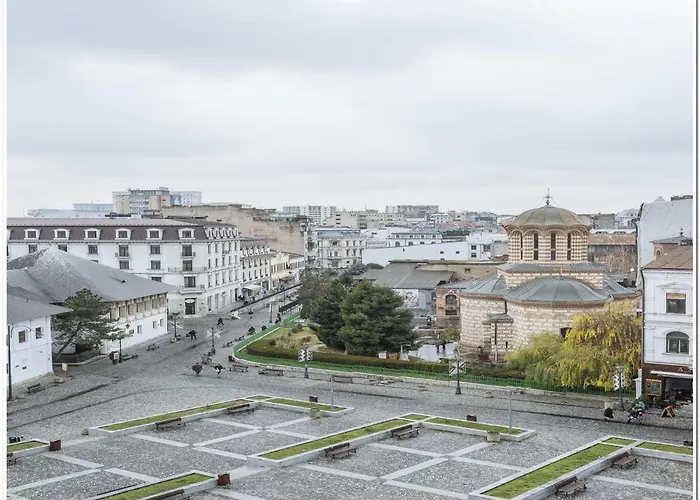 Spacious, Lovely, Bright In The Old Town