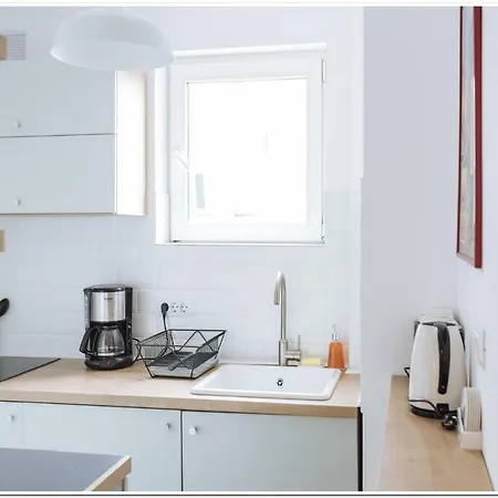 Spacious, Lovely, Bright In The Old Town *