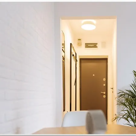 Spacious, Lovely, Bright In The Old Town