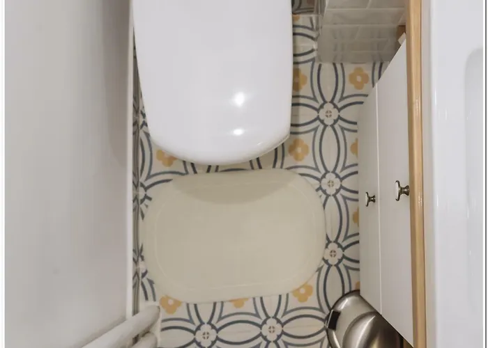 Apartman Spacious, Lovely, Bright In The Old Town Bukarest