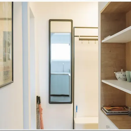 Spacious, Lovely, Bright In The Old Town Apartment